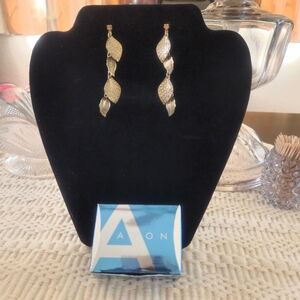 Avon Nature Leaf Earrings